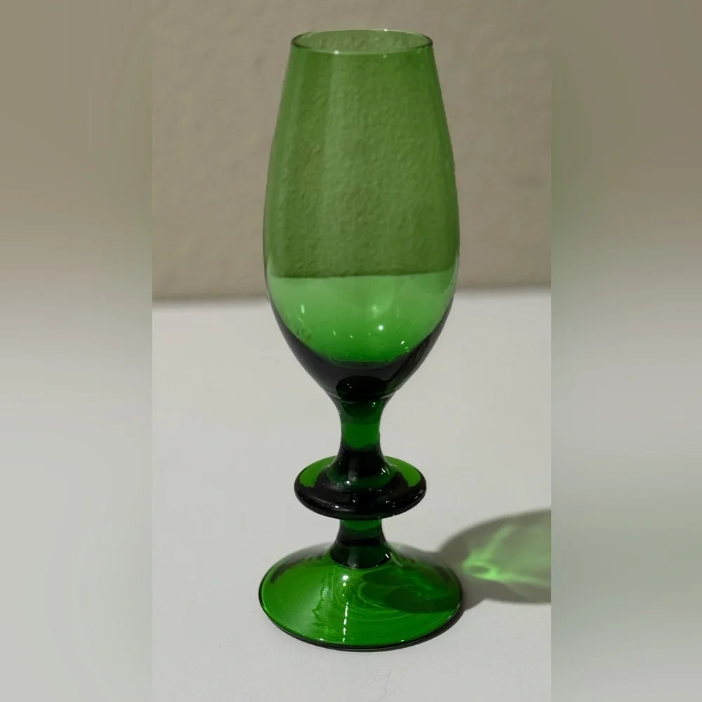 Vintage Elegant Green Glass Goblet - Picture 1 of 4